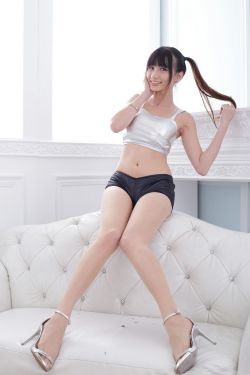 夏季短袖看见女同学乳突图